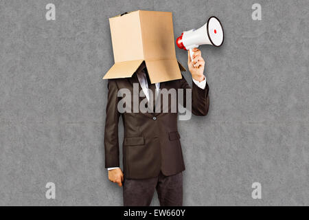 Immagine composita di anonimo imprenditore tenendo un megafono Foto Stock
