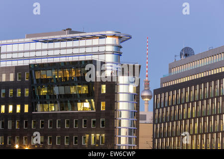 Architettura moderna, Alex TV Tower, Berlin , Germania Foto Stock