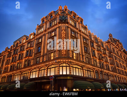 I grandi magazzini Harrods, Knightsbridge di Londra, Regno Unito. Foto Stock