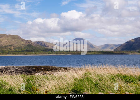 Vista sul Loch na Keal a montagne da Kellan Isle of Mull Argyll & Bute Ebridi Interne Western Isles della Scozia UK Gran Bretagna Foto Stock