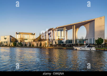 Bundeskanzleramt e il fiume Sprea, Berlino, Germania Foto Stock