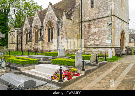 WINSTON CHURCHILL'S GRAVE PRESSO IL ST.MARTIN'S CHURCH BLADON OXFORDSHIRE Foto Stock