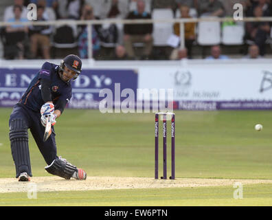 Canterbury, Regno Unito. Il 18 giugno, 2015. Nick Browne in azione di ovatta come egli aziona il lato per Essex. Natwest T20 Blast. Kent Spitfires vs Essex aquile © Azione Sport Plus/Alamy Live News Foto Stock