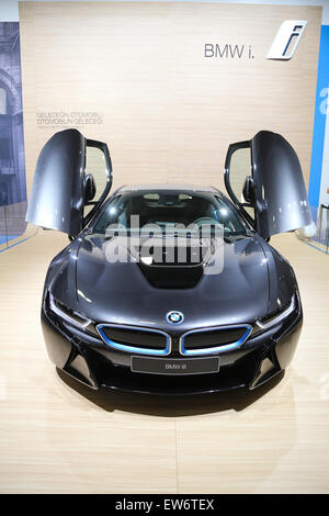 ISTANBUL, Turchia - 30 Maggio 2015: BMW i8 in Istanbul Autoshow 2015 Foto Stock