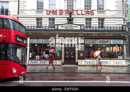 James Smith + figli, un famoso negozio di ombrello in New Oxford Street a Londra Foto Stock