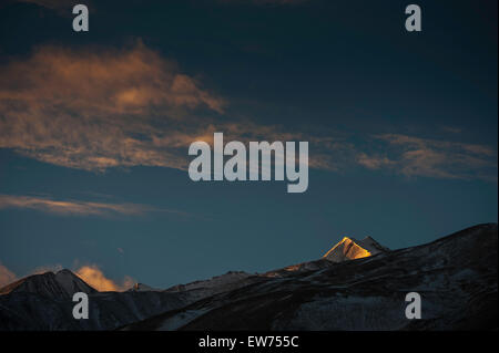 Mattina oltre le montagne vicino al lago Pangong Foto Stock