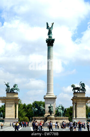 Piazza degli Eroi con il Monumento millenario ungherese di Budapest Foto Stock