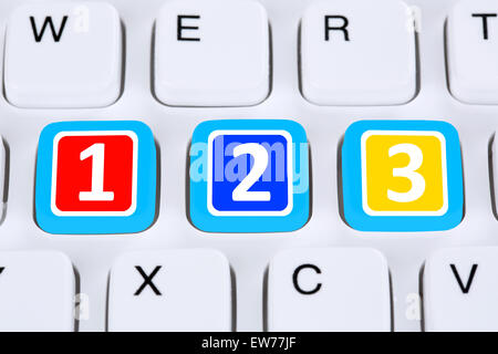 Si torna a scuola il conteggio di apprendimento in matematica per gli studenti sul computer internet lezioni private Foto Stock
