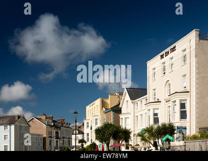 Nel Regno Unito, in Galles, Conwy, Llandudno, la Chiesa cammina, il lungomare di edifici Foto Stock