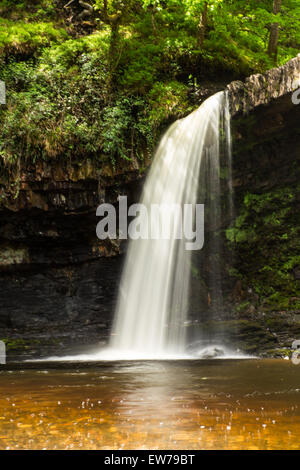 Sgwd Gwladus cascata vicino Pontneddfechan, nel Galles del Sud. Foto Stock