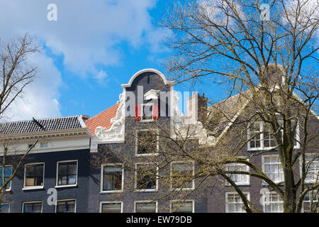 Facciate di case monumentali nel centro di amsterdam Foto Stock