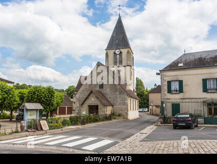 Eglise Saint-Crepin, Saint-Crepinien, colle dello Chaussy, una chiesa tradizionale in un piccolo villaggio francese in Ile-de-France, Francia settentrionale Foto Stock