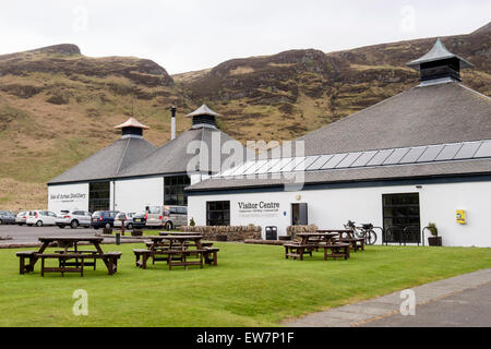 Distilleria di whisky rendendo single malt whiskey e Centro Visitatori di Lochranza Isle of Arran North Ayrshire regione di Strathclyde in Scozia UK Gran Bretagna Foto Stock