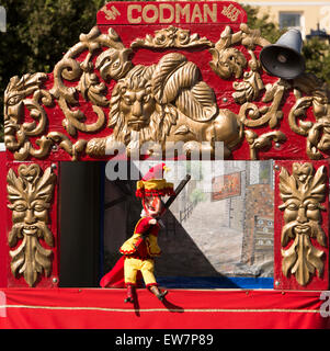 Nel Regno Unito, in Galles, Conwy, Llandudno, promenade, professore Codman's Punch e Judy show, signor Punch Foto Stock