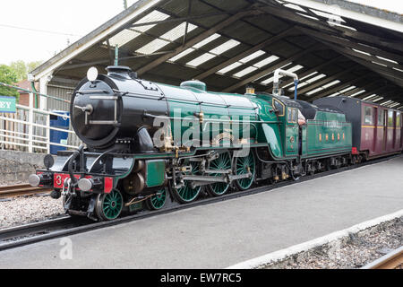 Piccolo treno a vapore sul Romney, Hythe e Dymchurch Railway, Kent, Inghilterra Foto Stock