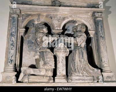 Monumento a Col. Hugh & Ann Owen di Bodowen (Bodeon) nel sud (memorial) Cappella (1661) della chiesa Llangadwaladr, Anglesey. Foto Stock