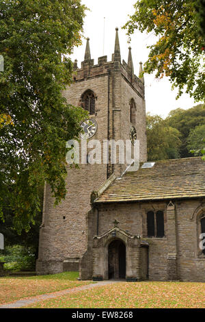 Regno Unito, Inghilterra, Cheshire, Pott Shrigley, St Christopher's chiesa parrocchiale e la torre campanaria Foto Stock