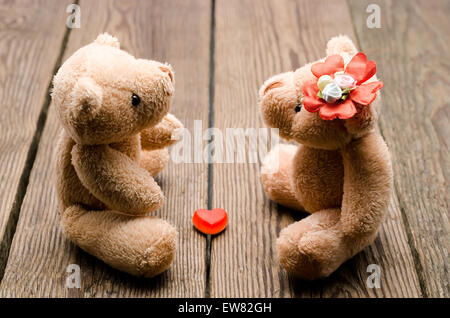 Giocattoli due orsetti in amore Foto Stock