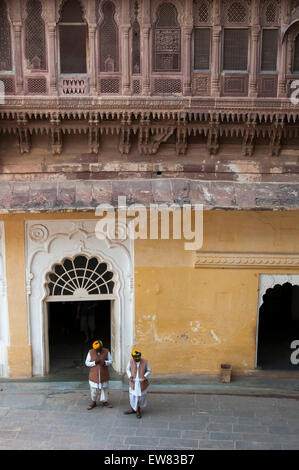 Cortile al Forte Mehrangarh di Jodhpur, Rajasthan, India. Foto Stock