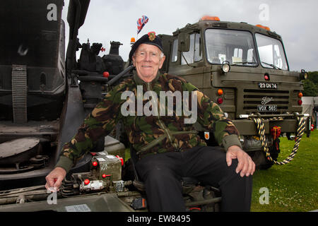 Southport, Merseyside Regno Unito 19 Giugno 2015. Il Woodvale Rally è un annuale evento di due giorni tenutasi il XX e XXI del giugno di quest'anno. Nel veicolo militare Sezione sono molti WW2 e post-guerra di veicoli con Kevin Riley qui presentando il suo M19 serbatoio pesante Transporter (G159) e la stella esibisca la sua FH70 (settanta) obice trainato dalla sua collezione personale. Il West Lancs veicolo militare fiducia hanno nuovamente organizzato il veicolo militare contributo per il display che è ancora una volta dovrebbe essere un grande successo con fino a 85 veicoli passando per il weekend. Foto Stock