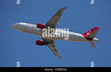 Virgin Atlantic Airbus A320 EI-DEI partenza aeroporto di Heathrow LHR Foto Stock