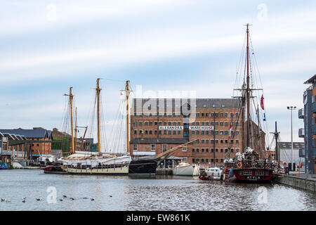 Gloucester docks con alcune delle navi nel dock Foto Stock