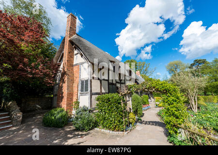 Anne Hathaway's Cottage e giardini in Stratford upon Avon è stata la casa di Anne Hathaway, la moglie di William Shakespeare Foto Stock