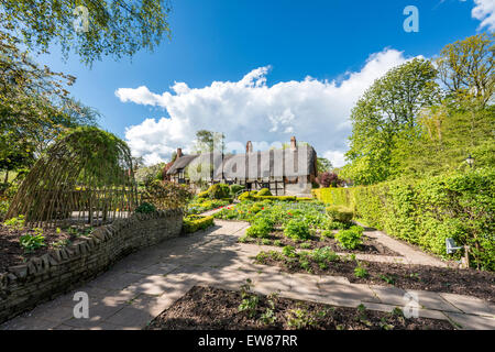 Anne Hathaway's Cottage e giardini in Stratford upon Avon è stata la casa di Anne Hathaway, la moglie di William Shakespeare Foto Stock