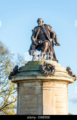 Una statua di William Shakespeare a Stratford upon Avon Foto Stock