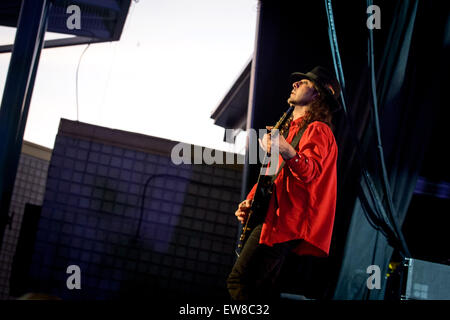 Toronto, Ontario, Canada. 19 giugno 2015. American quattro-pezzo rock band 'Sistema di Down' noto anche come SOAD eseguita sold out show a Molson anfiteatro canadese a Toronto. I membri della band: Serj Tankian, Daron Malakian, SHAVO ODADJIAN, JOHN DOLMAYAN. Credito: Igor Vidyashev/ZUMA filo/Alamy Live News Foto Stock