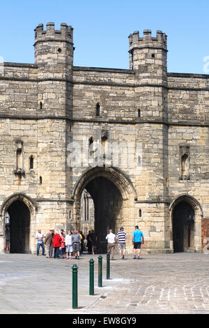 Exchequer Gate, Cathedral Square, Lincoln. Foto Stock