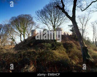 Aber Lleiniog motte & bailey castello, Anglesey, costruito da Norman invasore Hugh di Avranches, lungo con Hugh di Montgomery, 1088-90. Foto Stock