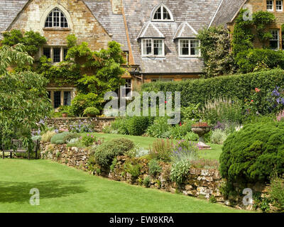 Coton Manor House e giardini, Coton, Northamptonshire, Inghilterra, Regno Unito. Foto Stock