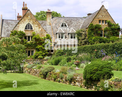 Coton Manor House e giardini, Coton, Northamptonshire, Inghilterra, Regno Unito. Foto Stock