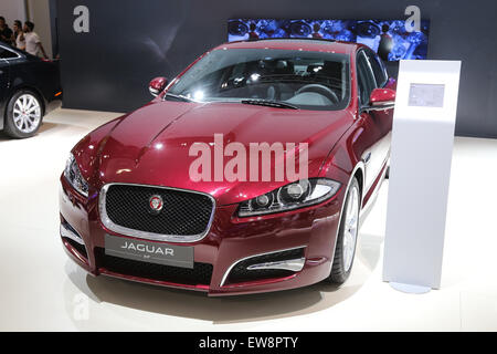 ISTANBUL, Turchia - 30 Maggio 2015: Jaguar XF in Istanbul Autoshow 2015 Foto Stock