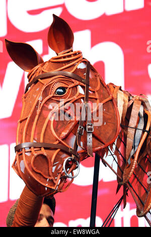 Londra, Regno Unito. Xx Giugno, 2015. Warhorse paga una visita al West End Live 2015 a Londra Credito: Paul Brown/Alamy Live News Foto Stock