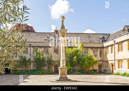 La città di Oxford il Corpus Christi College e il calendario perpetuo con un pellicano D'ORO Foto Stock