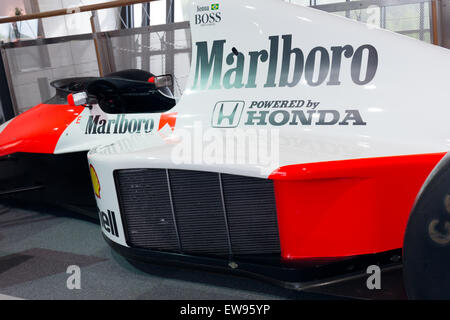 Capsula laterale della McLaren MP4/5B di Formula 1 del 1990, guidata da Ayrton Senna, esposta alla Honda Collection Hall in Giappone. Foto Stock
