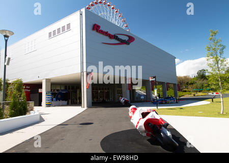 Il Racing Theater Suzuka 2012 si riferisce a un evento speciale o a una mostra tenutasi presso il circuito di Suzuka in Giappone, che mostra l'emozione degli sport motoristici. Il circuito di Suzuka è noto per il suo layout unico ed è uno dei luoghi più importanti per le corse di Formula 1. Foto Stock
