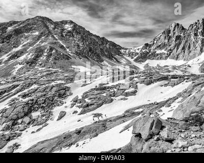 Mt Whitney escursionismo in bianco e nero Foto Stock