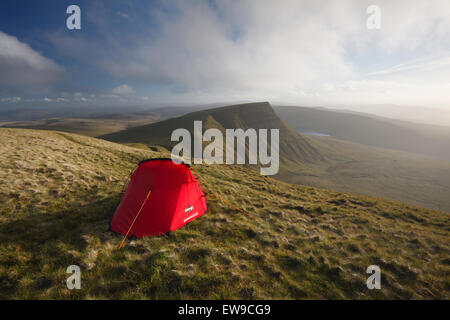 Campeggio selvaggio sulla ventola Foel. La Montagna Nera. Parco Nazionale di Brecon Beacons. Carmarthenshire. Il Galles. Regno Unito. Foto Stock