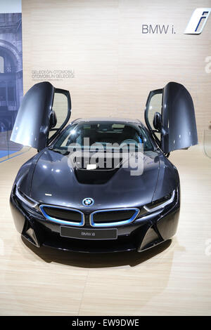 ISTANBUL, Turchia - 30 Maggio 2015: BMW i8 in Istanbul Autoshow 2015 Foto Stock