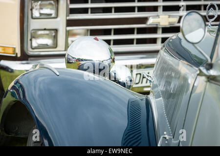 PAAREN IM GLIEN, Germania - 23 Maggio 2015: frammento di un'auto d'epoca Citroen Avant trazione. Oldtimer mostrano in MAFZ. Foto Stock