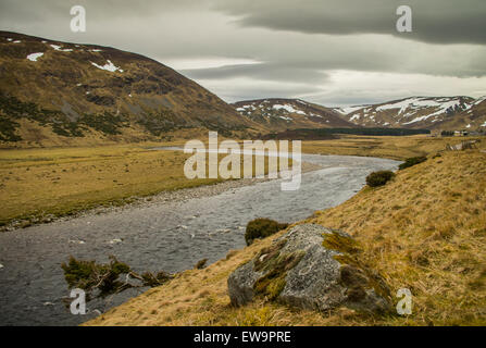 Il paesaggio della vista di Findhorn valle nelle Highlands della Scozia Foto Stock