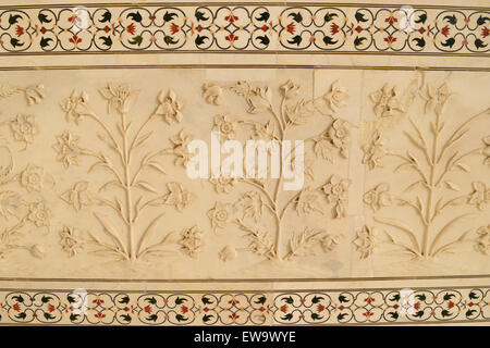 Taj Mahal Marmo Arte Fiori Piante carving sul Taj Mahal piastrelle in marmo Taj Mahal fiore dettaglio Foto Stock