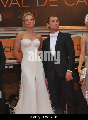 CANNES, Francia - 11 Maggio 2011: Uma Thurman & Jude Law in occasione del gala premiere per 'Midnight a Parigi" il film di apertura al sessantaquattresimo Festival de Cannes. Foto Stock