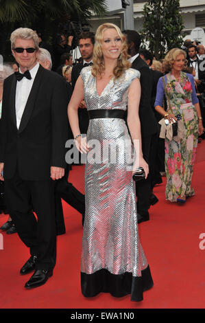 CANNES, Francia - 18 Maggio 2011: Kiera Chaplin alla premiere di 'conquista' Al sessantaquattresimo Festival de Cannes. Foto Stock