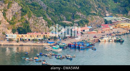 Porta asiatici a Halong Bay Foto Stock
