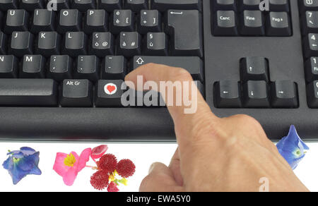 Forma di cuore icona sulla tastiera, il concetto di amore Foto Stock