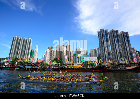 Il Dragon Boat Festival gare svolte a Hong Kong, Hong Kong, Cina. Foto Stock